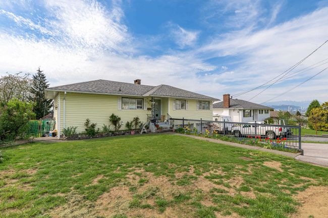 10267 125 Th Street, House other with 5 bedrooms, 2 bathrooms and 5 parking in Surrey BC | Image 3
