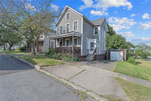 4 Porter St, Oswego, NY, 13126-1404 | Card Image