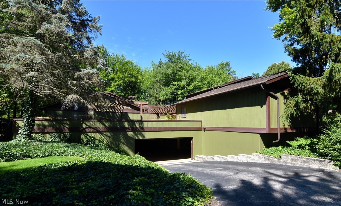 Walnut Trl, Chagrin Falls, OH 44023