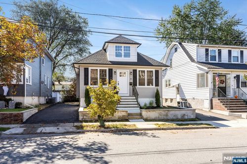 8 Mckenzie Ave, East Rutherford, NJ, 07073-1607 | Card Image
