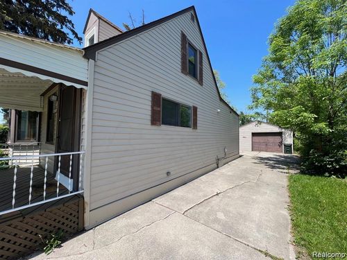 23037 Euclid St, Saint Clair Shores, MI, 48082-2047 | Card Image