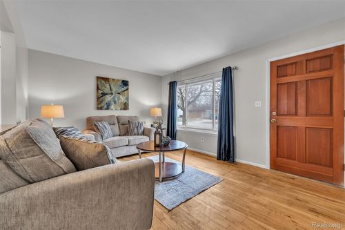 30340 Fairfax St, Livonia, MI, 48152-1945 | Card Image