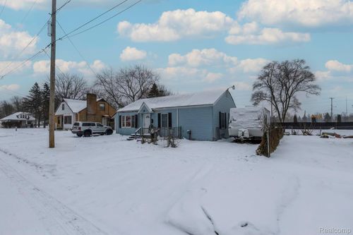 1108 Wisner St, Saginaw, MI, 48601-3846 | Card Image