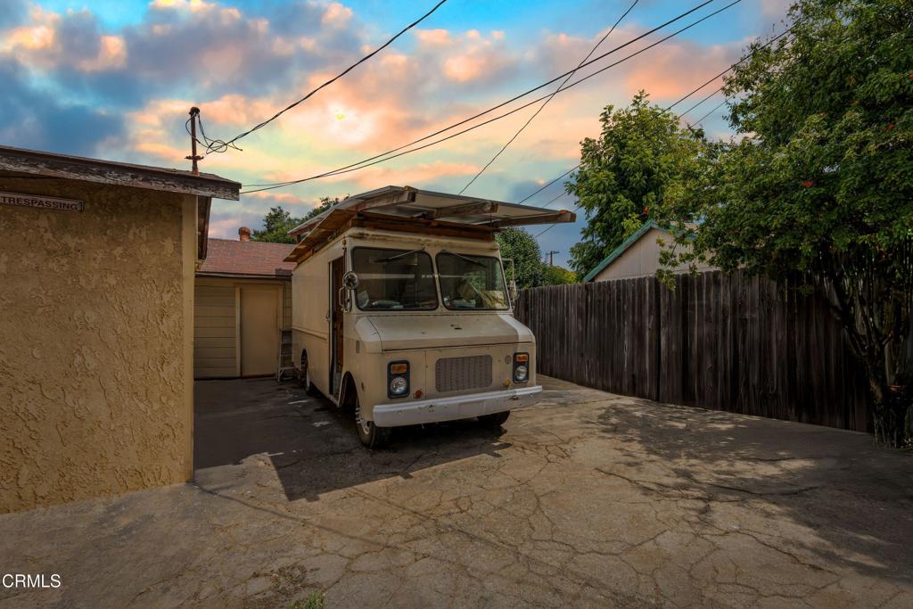 Commercial Sale in Oak View 3