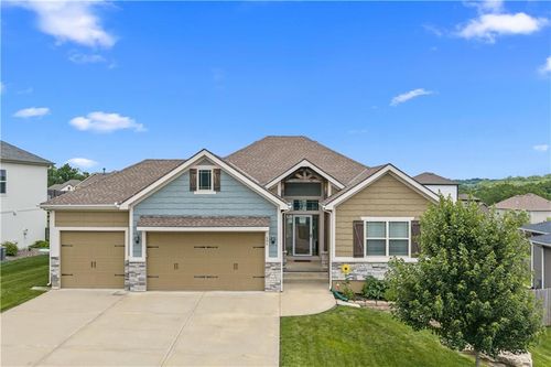 204 E Woodland Ave, Lone Jack, MO, 64070-9322 | Card Image