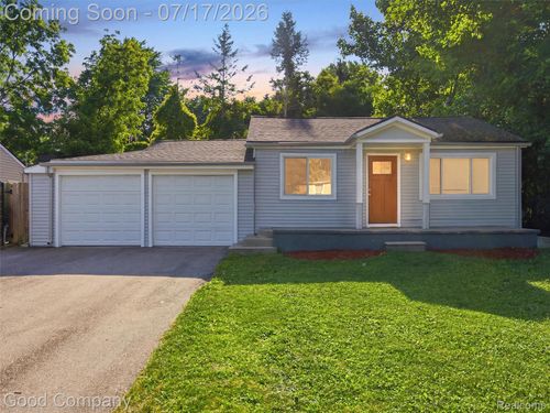 4030 Manitoba St, Auburn Hills, MI, 48326-1155 | Card Image
