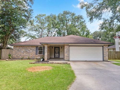 2702 La Mesa St, Bay City, TX, 77414-2795 | Card Image