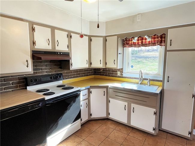 376 Chapel Rd, House other with 3 bedrooms, 1 bathrooms and 2 parking in Aliquippa PA | Image 10