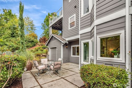 1561-4212 221st Pl Se, Issaquah, WA, 98029-9285 | Card Image