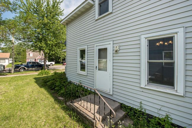 Side View - Exterior | Image 32