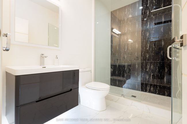 35A Broadview Ave, House attached with 3 bedrooms, 5 bathrooms and 2 parking in Mississauga ON | Image 27
