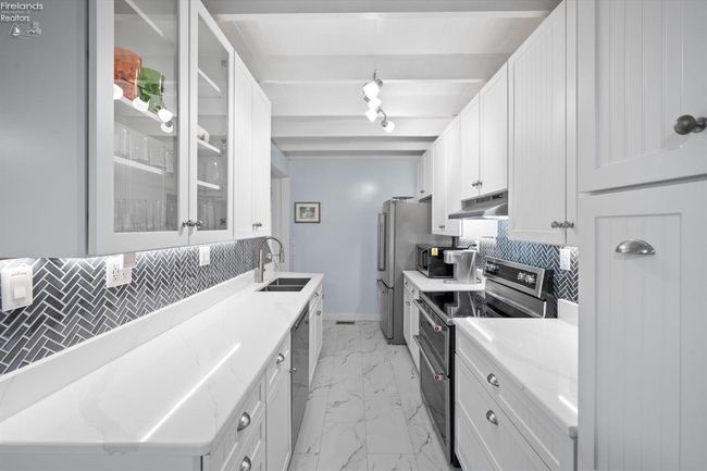 202 Plum Ave, House other with 5 bedrooms, 3 bathrooms and null parking in Lakeside OH | Image 20