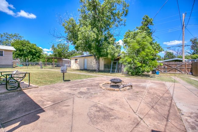 202 Sharp Ave, House other with 3 bedrooms, 2 bathrooms and 1 parking in Ballinger TX | Image 31