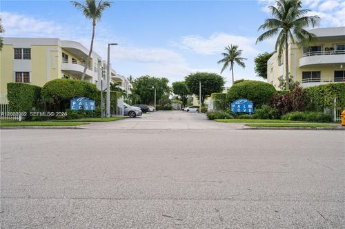201-10795 Sw 108th Ave, Miami, FL, 33176-8114 | Card Image
