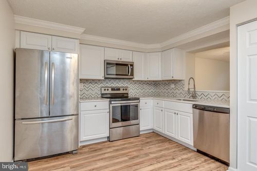 6 Victoria Manor Ct, SICKLERVILLE, NJ, 08081-2917 | Card Image