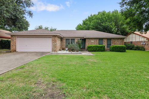 6921 Meadow Park N, North Richland Hills, TX, 76180-6609 | Card Image
