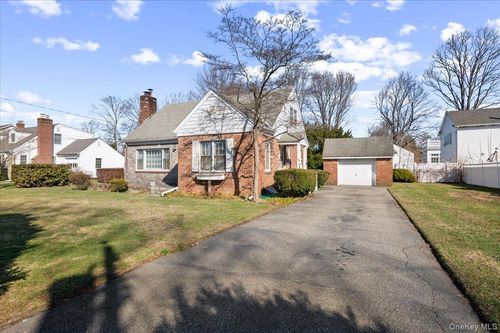 12 Maple Ave, Bethpage, NY, 11714-2217 | Card Image