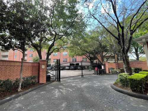 b101-2111 Welch St, Houston, TX, 77019-5652 | Card Image