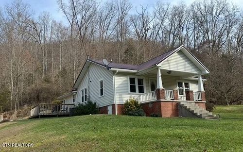 589 Old Nursery Rd, Rose Hill, VA, 24281-8644 | Card Image