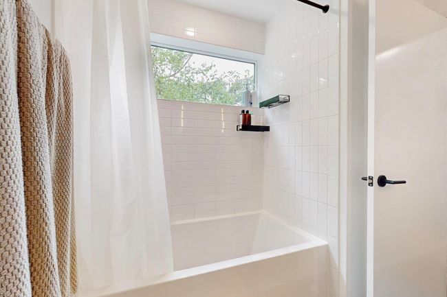 Full bathroom with shower / bath combo | Image 22
