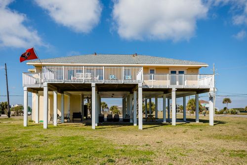 18409 Shaman Dr, Galveston, TX, 77554-1013 | Card Image