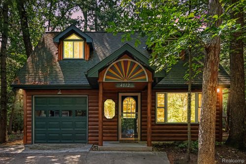4012 Wintergreen Dr, Allegan, MI, 49010-8923 | Card Image