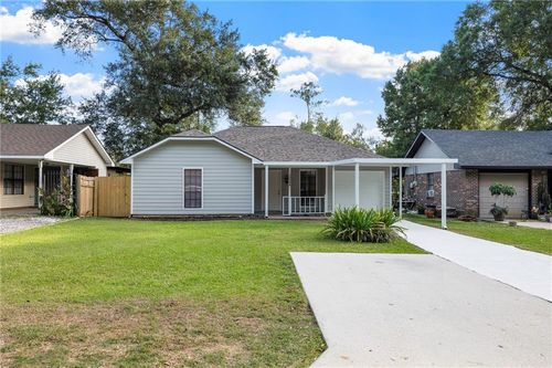 39588 Walnut Dr, Pearl River, LA, 70452-4024 | Card Image