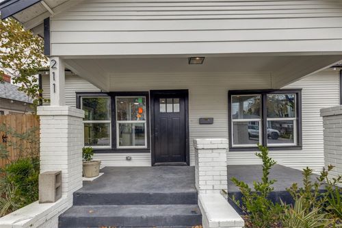 211 E 31st 1/2 St, Houston, TX, 77018-8411 | Card Image