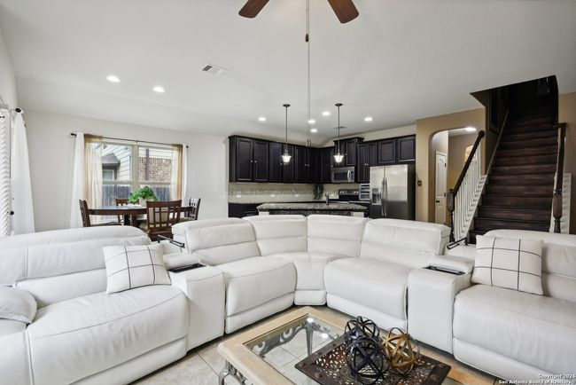 112 Vista Del Rey, House other with 3 bedrooms, 2 bathrooms and null parking in Cibolo TX | Image 5