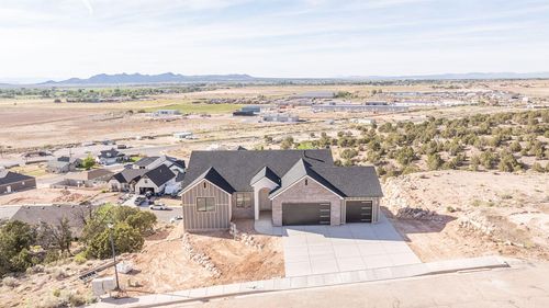 3256 W Kingsbury Dr, Cedar City, UT, 84720-8548 | Card Image