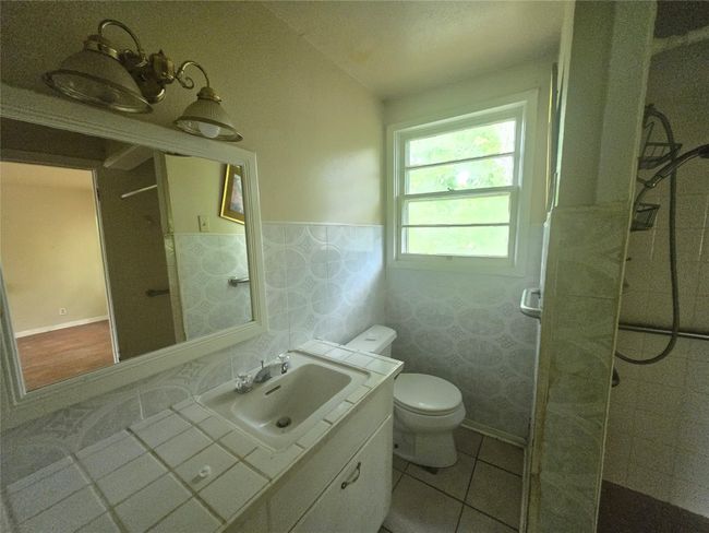 Primary Bathroom | Image 17