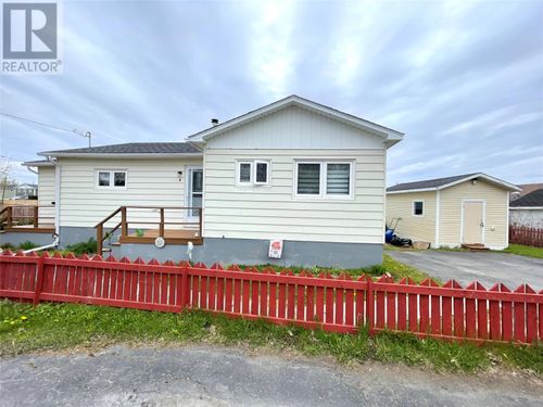 4 Churchill Place, Grand Falls Windsor, NL, A2B1C4 | Card Image