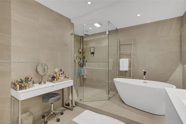 UNIT-2102 - 2711 S Ocean Dr, Condo with 3 bedrooms, 4 bathrooms and null parking in Hollywood FL | Image 25