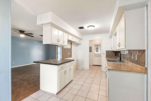 6515 Ashton St, Houston, TX, 77091-2847 | Card Image