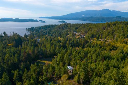 1580 Evergreen Lane, Bowen Island, BC, V0N1G2 | Card Image