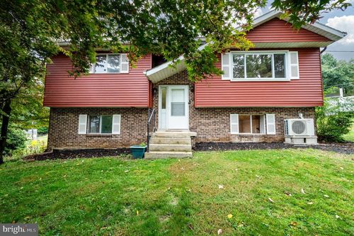 1029 Crestview Ave, READING, PA, 19607-2309 | Card Image