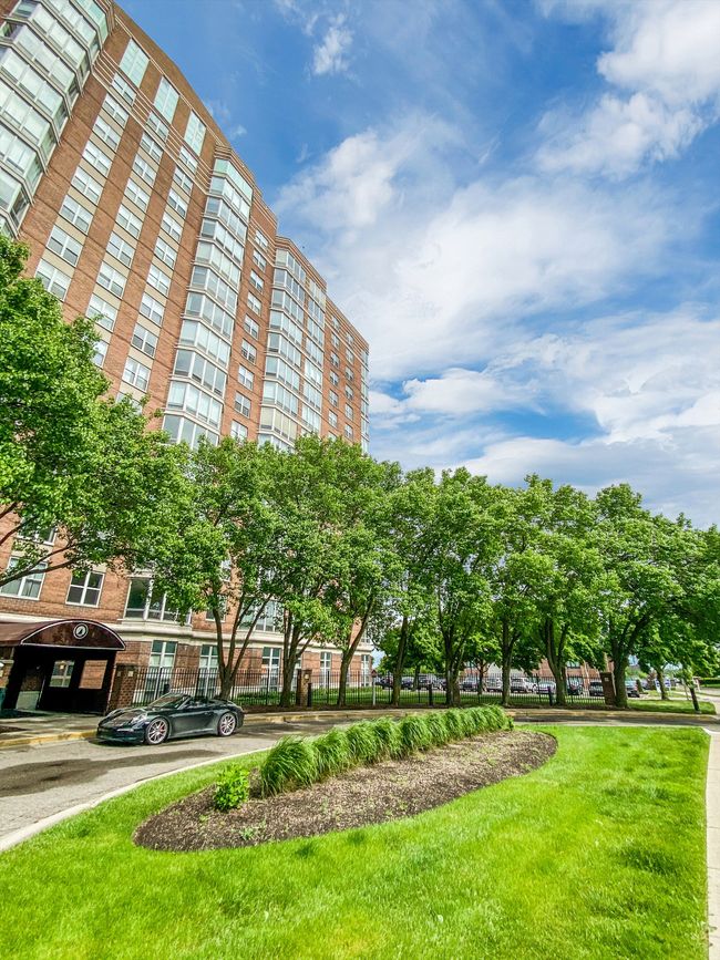 APT-1107 - 250 E Harbortown Dr, Condo with 2 bedrooms, 2 bathrooms and null parking in Detroit MI | Image 32
