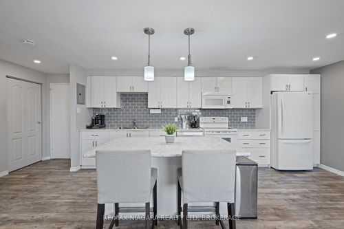 308-198 Scott Street, St. Catharines, ON, L2N5T3 | Card Image