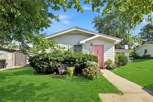 104 E Sunrise Dr, Belton, MO, 64012-3052 | Card Image