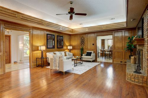 2918 Apple Valley Dr, Garland, TX, 75043-1201 | Card Image