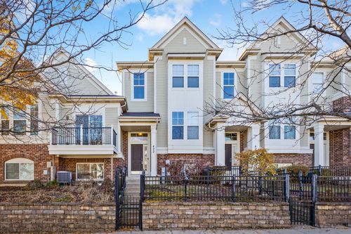 422 Grosvenor Ln, Aurora, IL, 60504-4412 | Card Image