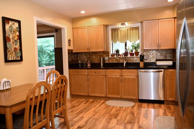 8 Candleview Dr, House other with 3 bedrooms, 3 bathrooms and 12 parking in Sherman CT | Image 5