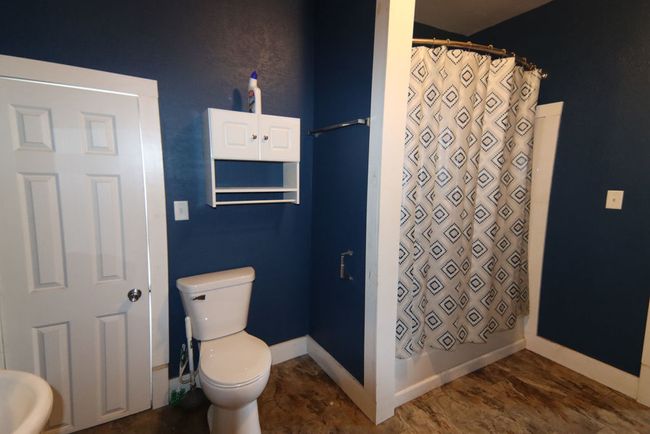 307 S Douglas St, House other with 3 bedrooms, 1 bathrooms and 4 parking in Villa Grove IL | Image 8