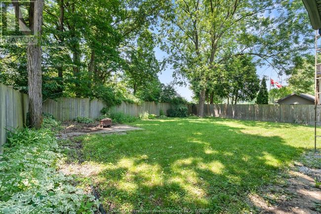 1361 Isabelle Pl, Home with 5 bedrooms, 2 bathrooms and null parking in Windsor ON | Image 43