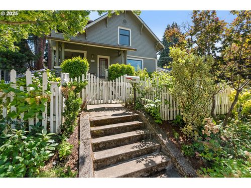 1007 Cascade Ave, Hood River, OR, 97031-1401 | Card Image