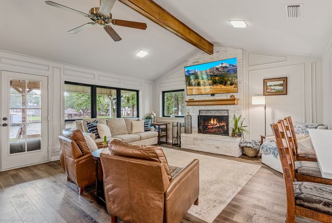 2012 Island Cir, House other with 4 bedrooms, 2 bathrooms and null parking in Tool TX | Image 4