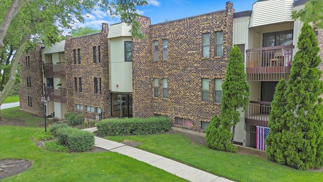 APT-1-16B - 2287 Country Club Dr, Condo with 1 bedrooms, 1 bathrooms and 2 parking in Woodridge IL | Image 22