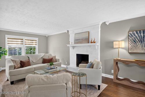 8618 Whipps Bend Rd, Louisville, KY, 40222-4560 | Card Image