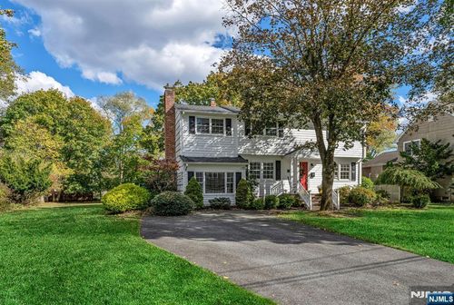 4 Reynolds Rd, Pequannock, NJ, 07440-1707 | Card Image