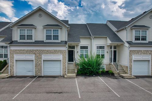 8199 Deering Oaks Dr, Blacklick, OH, 43004-8449 | Card Image